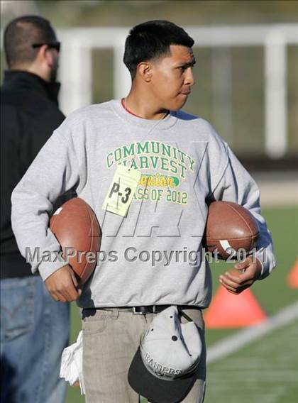 Thumbnail 3 in Community Harvest vs. Animo Robinson (LACS 8 Man Final) photogallery.