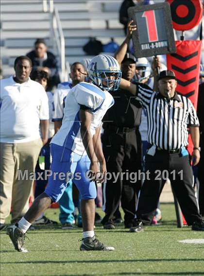 Thumbnail 3 in Community Harvest vs. Animo Robinson (LACS 8 Man Final) photogallery.