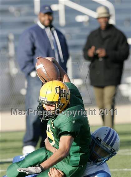 Thumbnail 2 in Community Harvest vs. Animo Robinson (LACS 8 Man Final) photogallery.