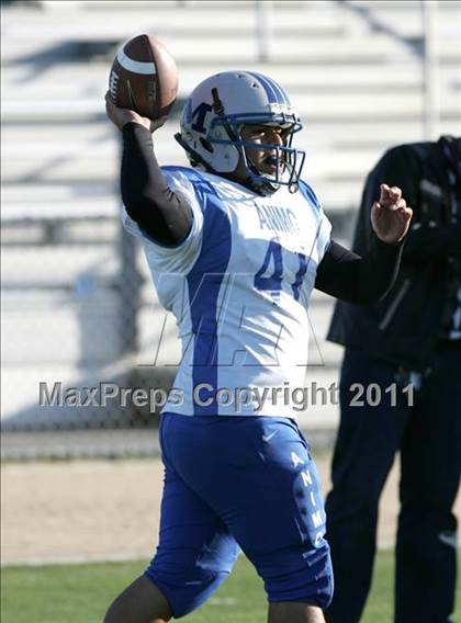 Thumbnail 1 in Community Harvest vs. Animo Robinson (LACS 8 Man Final) photogallery.