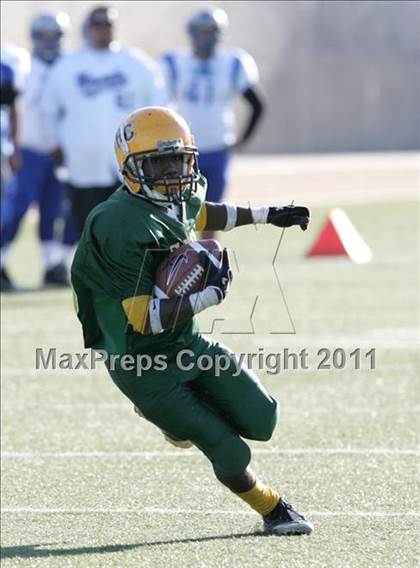 Thumbnail 2 in Community Harvest vs. Animo Robinson (LACS 8 Man Final) photogallery.