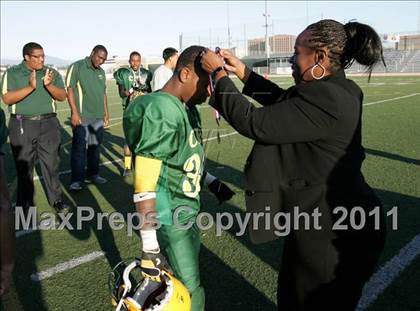 Thumbnail 2 in Community Harvest vs. Animo Robinson (LACS 8 Man Final) photogallery.