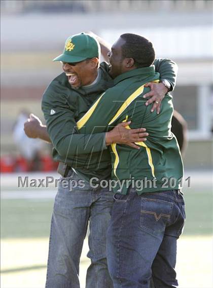 Thumbnail 3 in Community Harvest vs. Animo Robinson (LACS 8 Man Final) photogallery.