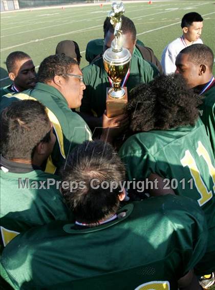 Thumbnail 3 in Community Harvest vs. Animo Robinson (LACS 8 Man Final) photogallery.