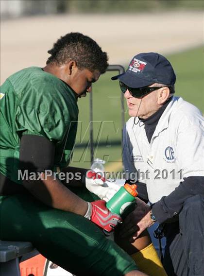 Thumbnail 2 in Community Harvest vs. Animo Robinson (LACS 8 Man Final) photogallery.