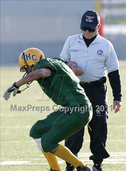 Thumbnail 2 in Community Harvest vs. Animo Robinson (LACS 8 Man Final) photogallery.
