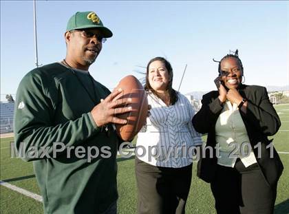 Thumbnail 2 in Community Harvest vs. Animo Robinson (LACS 8 Man Final) photogallery.