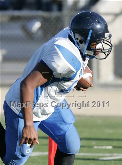 Thumbnail 3 in Community Harvest vs. Animo Robinson (LACS 8 Man Final) photogallery.