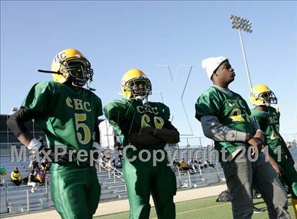 Thumbnail 3 in Community Harvest vs. Animo Robinson (LACS 8 Man Final) photogallery.