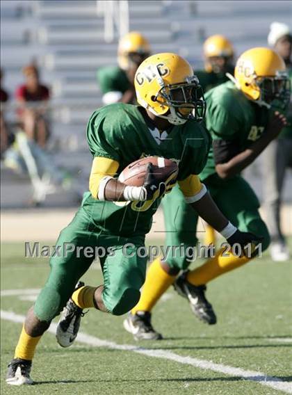 Thumbnail 3 in Community Harvest vs. Animo Robinson (LACS 8 Man Final) photogallery.