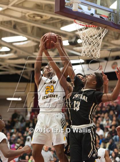 Thumbnail 2 in Putnam Vo-Tech vs. Central (Spalding Hoophall Classic) photogallery.