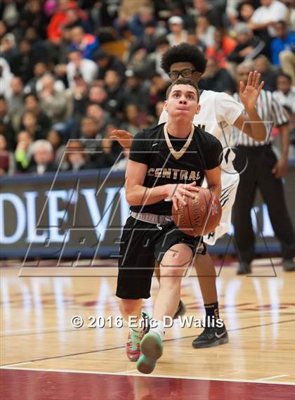 Thumbnail 2 in Putnam Vo-Tech vs. Central (Spalding Hoophall Classic) photogallery.