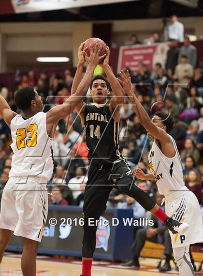 Thumbnail 1 in Putnam Vo-Tech vs. Central (Spalding Hoophall Classic) photogallery.