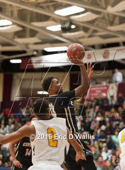 Thumbnail 2 in Putnam Vo-Tech vs. Central (Spalding Hoophall Classic) photogallery.