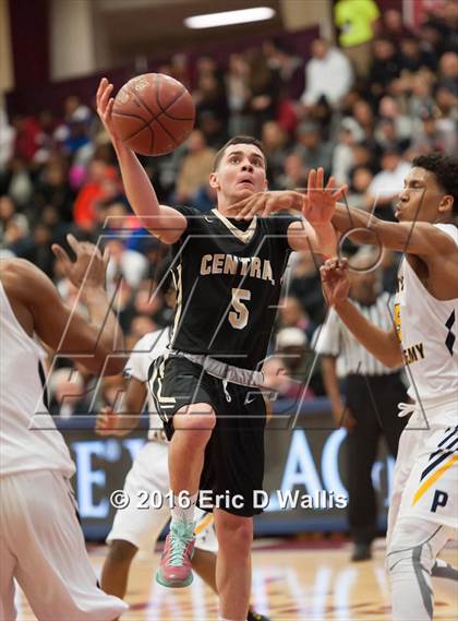 Thumbnail 3 in Putnam Vo-Tech vs. Central (Spalding Hoophall Classic) photogallery.