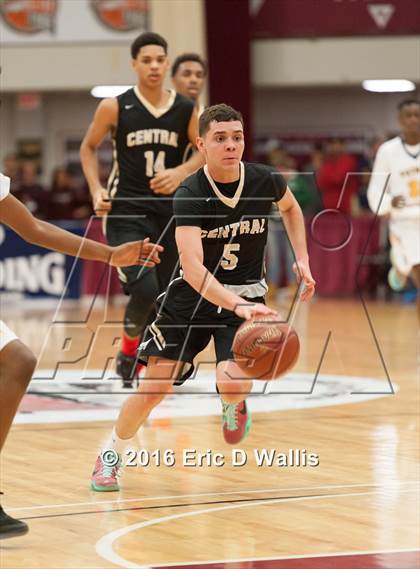 Thumbnail 2 in Putnam Vo-Tech vs. Central (Spalding Hoophall Classic) photogallery.