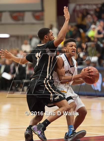 Thumbnail 3 in Putnam Vo-Tech vs. Central (Spalding Hoophall Classic) photogallery.