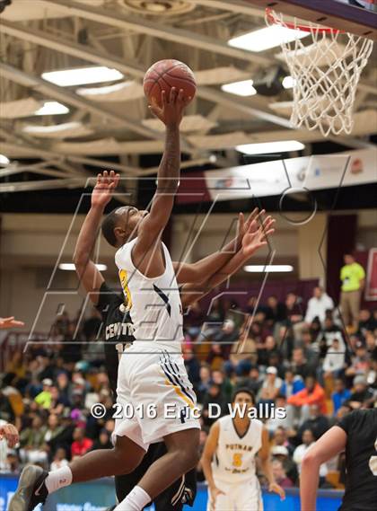 Thumbnail 3 in Putnam Vo-Tech vs. Central (Spalding Hoophall Classic) photogallery.