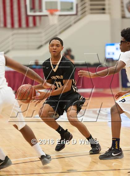 Thumbnail 3 in Putnam Vo-Tech vs. Central (Spalding Hoophall Classic) photogallery.