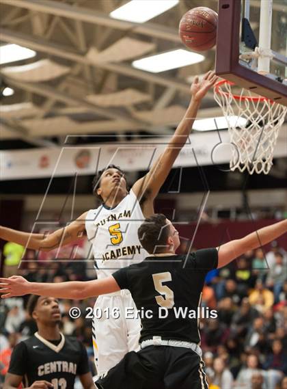 Thumbnail 3 in Putnam Vo-Tech vs. Central (Spalding Hoophall Classic) photogallery.