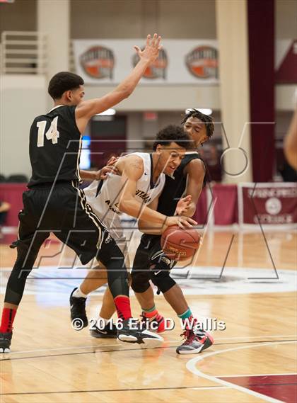 Thumbnail 3 in Putnam Vo-Tech vs. Central (Spalding Hoophall Classic) photogallery.