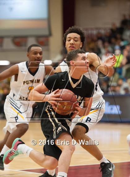 Thumbnail 2 in Putnam Vo-Tech vs. Central (Spalding Hoophall Classic) photogallery.