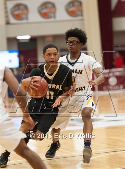 Thumbnail 1 in Putnam Vo-Tech vs. Central (Spalding Hoophall Classic) photogallery.