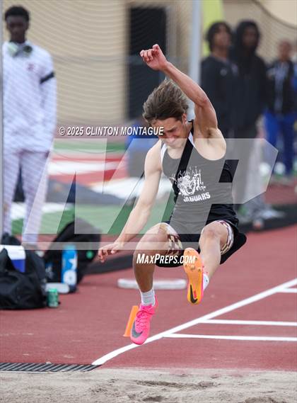 Thumbnail 2 in Devon Allen Invitational  (Long Jump) photogallery.