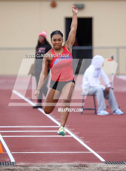 Thumbnail 2 in Devon Allen Invitational  (Long Jump) photogallery.