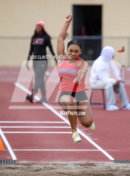 Thumbnail 1 in Devon Allen Invitational  (Long Jump) photogallery.