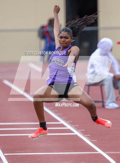 Thumbnail 2 in Devon Allen Invitational  (Long Jump) photogallery.