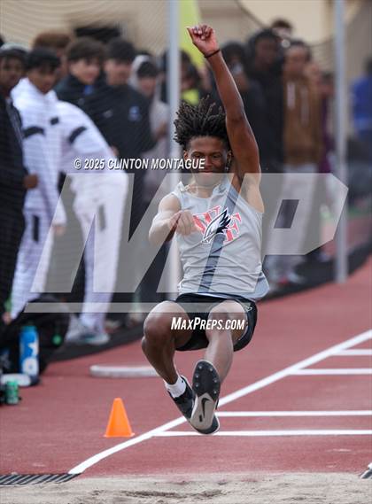 Thumbnail 1 in Devon Allen Invitational  (Long Jump) photogallery.