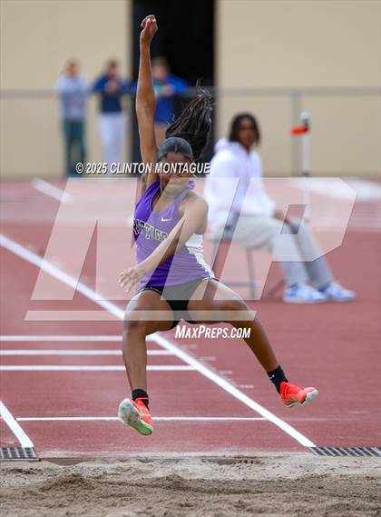 Thumbnail 1 in Devon Allen Invitational  (Long Jump) photogallery.