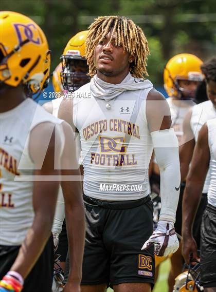 Thumbnail 2 in Melrose vs Desoto Central (U of Memphis 7v7) photogallery.