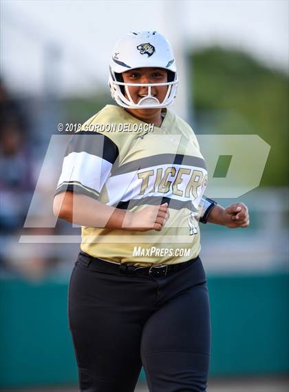 Thumbnail 3 in Irving @ Cedar Hill photogallery.