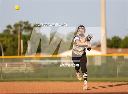 Thumbnail 3 in Irving @ Cedar Hill photogallery.