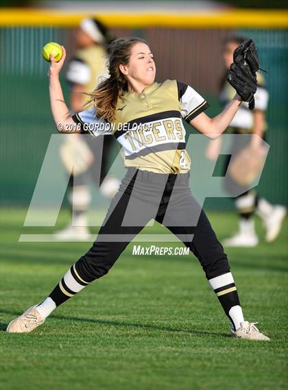 Thumbnail 3 in Irving @ Cedar Hill photogallery.