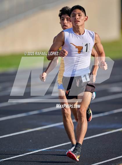 Thumbnail 3 in UIL 6A Track & Field Area 21&22 (3200M) photogallery.