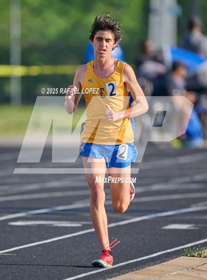 Thumbnail 1 in UIL 6A Track & Field Area 21&22 (3200M) photogallery.