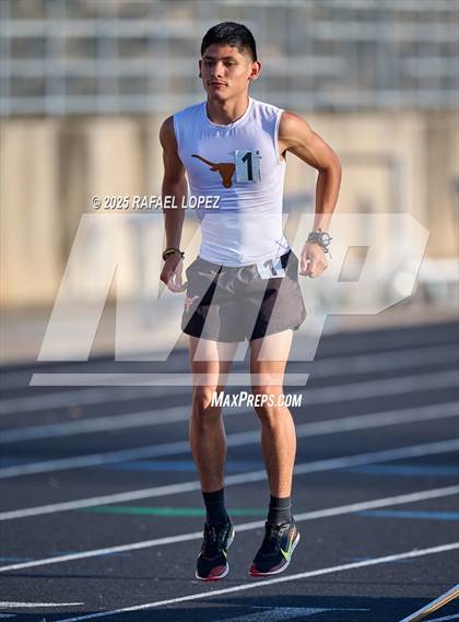 Thumbnail 2 in UIL 6A Track & Field Area 21&22 (3200M) photogallery.