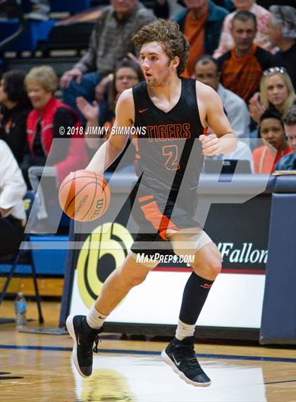 Thumbnail 2 in Edwardsville vs. Belleville West (IHSA 4A Regional Final) photogallery.