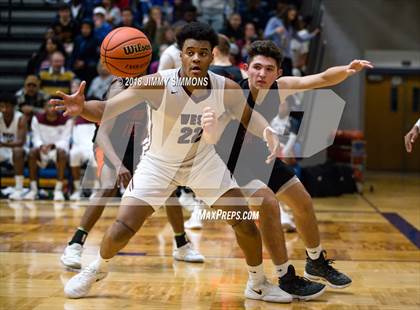 Thumbnail 3 in Edwardsville vs. Belleville West (IHSA 4A Regional Final) photogallery.