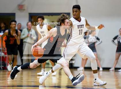 Thumbnail 1 in Edwardsville vs. Belleville West (IHSA 4A Regional Final) photogallery.