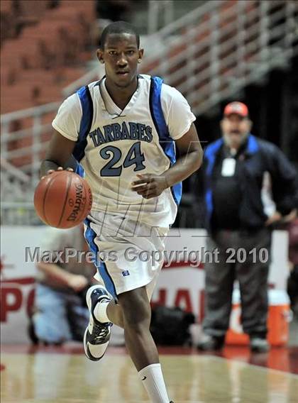 Thumbnail 1 in Compton vs. Murrieta Valley (CIF SS D2AA Final) photogallery.