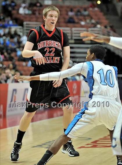 Thumbnail 2 in Compton vs. Murrieta Valley (CIF SS D2AA Final) photogallery.