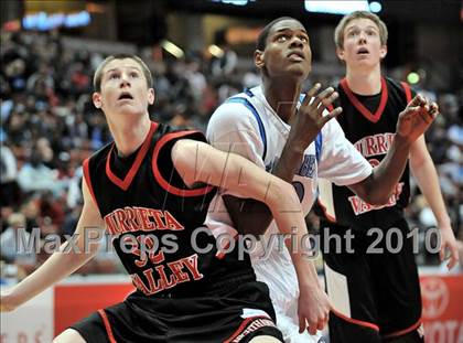 Thumbnail 2 in Compton vs. Murrieta Valley (CIF SS D2AA Final) photogallery.