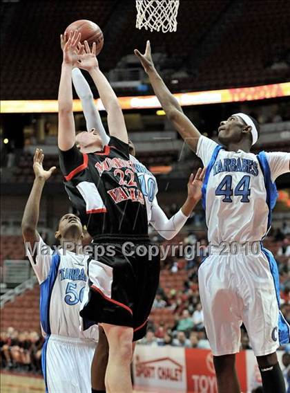 Thumbnail 3 in Compton vs. Murrieta Valley (CIF SS D2AA Final) photogallery.