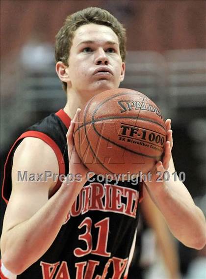 Thumbnail 3 in Compton vs. Murrieta Valley (CIF SS D2AA Final) photogallery.