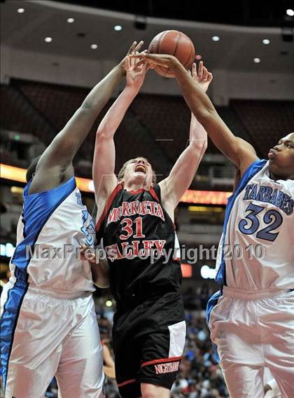 Thumbnail 3 in Compton vs. Murrieta Valley (CIF SS D2AA Final) photogallery.