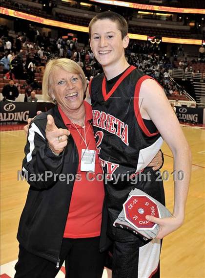 Thumbnail 3 in Compton vs. Murrieta Valley (CIF SS D2AA Final) photogallery.